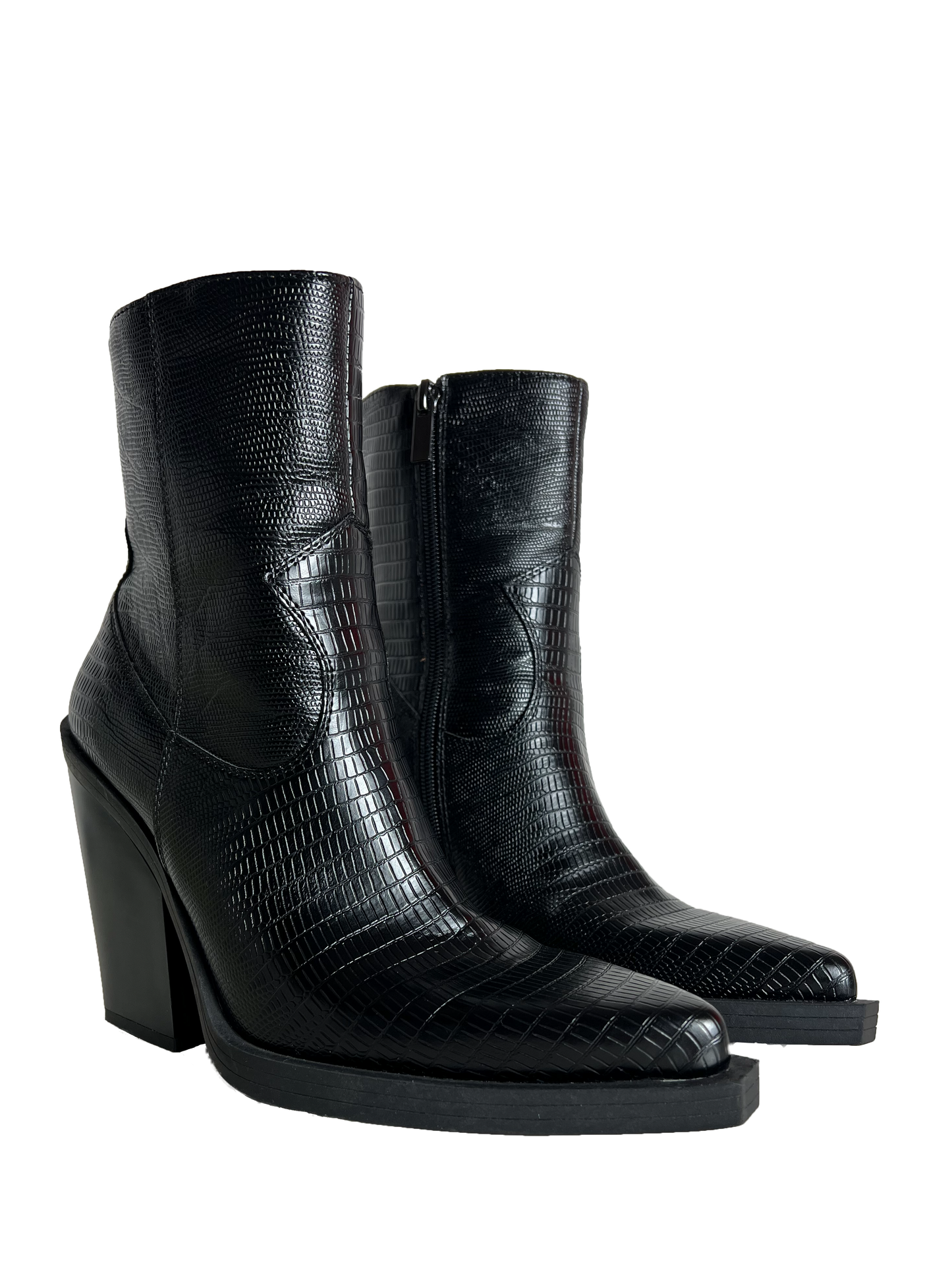Stiefeletten mit Absatz im Cowboylook